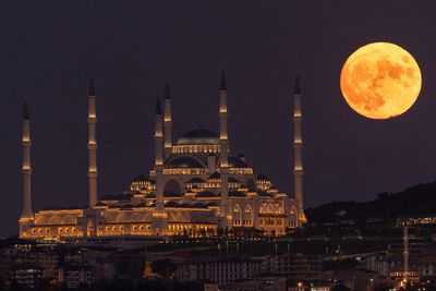 The last supermoon of the year lights up the night sky all over the world