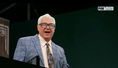 Harry Caray, Ray Liotta receive Field of Dreams tributes