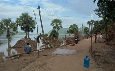 A.P. braces to tackle flood as Godavari inches close to third warning level