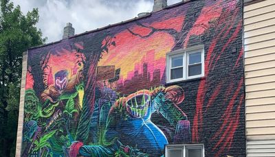 In Ukrainian Village, two-flat's owner was glad to have out-of-this-world mural decorate 'ugliest building'