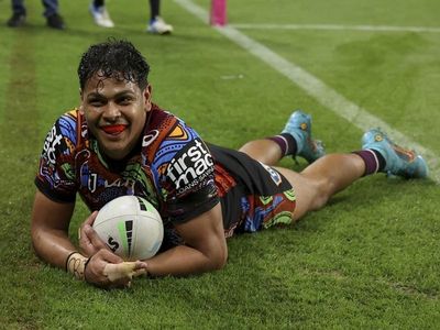 Broncos' Cobbo scores three in Knights win
