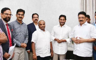Andhra Pradesh: NRI doctors meet Jagan, offer support to reforms in health sector