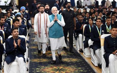 Prime Minister felicitates Indian contingent for Commonwealth Games success