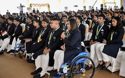 IOA felicitates CWG medal winners with cash awards