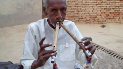 Punjab: Witness of partition, Algoza exponent Chuhar Khan, having faced abject penury, lays to rest