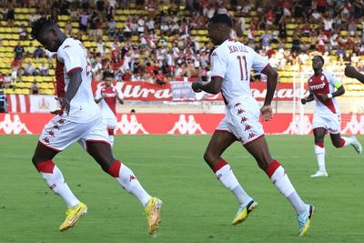Goalkeeping howler gifts 10-man Monaco draw against Rennes