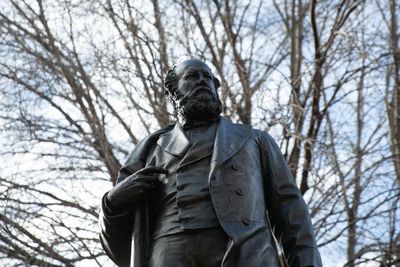 Hobart divided over statue of man who stole Indigenous skull, as council votes on removal
