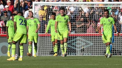 Manchester United lose 4-0 away to Brentford to go bottom of the Premier League