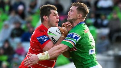 Canberra Raiders edge St George Illawarra 24-22 to keep NRL finals hopes alive, Gold Coast beat Manly 44-24