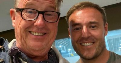 Corrie icon bumps into Alan Halsall at airport - now soap fans are calling for a comeback
