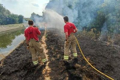 Enfield: 100 firefighters extinguish grass fire at college