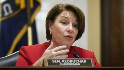 Sen. Klobuchar says Trump " isn't king" after Mar-a-Lago search