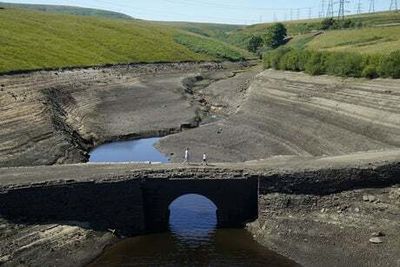 New reservoirs are ‘urgent’ and must be given green light, UK warned