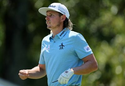Aussie Smith penalized two strokes in setback to No.1 bid