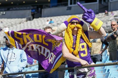Dog clapping along to Vikings’ SKOL chant is must-see content