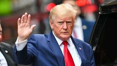 Trump calls on FBI to return "privileged" documents seized at Mar-a-Lago