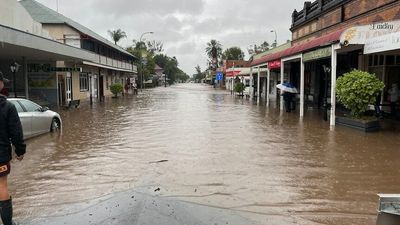 BOM warns wet spring and summer could see more Queensland floods