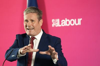 Keir Starmer insists energy plan has ‘double benefit’ as he defends holiday during cost of living crisis