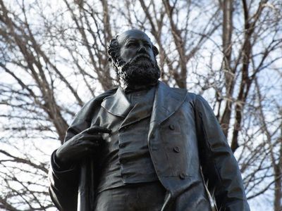Hobart council to remove divisive statue