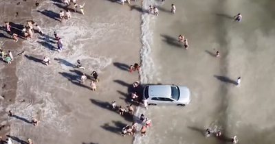 Traffic chaos as cars parked on stunning Inch beach in Kerry hit with high tides