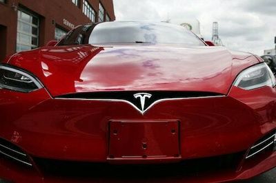 Tesla software updates reveal a potential roadblock to electric vehicles’ expansion