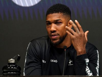 Anthony Joshua: I would have ‘smoked’ Oleksandr Usyk if he wasn’t a southpaw