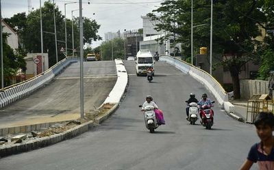 Shivananda Circle flyover partially opened to traffic as trial run