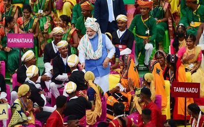 India at 75 | In impromptu move, PM Modi stops cavalcade to meet NCC cadets