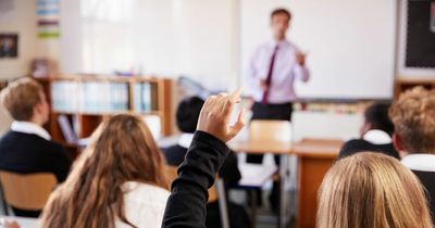 Government hits out at schools 'considering three-day week' as energy bills spiral