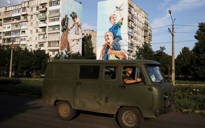 Murals bring hope in Ukrainian city under Russian attack