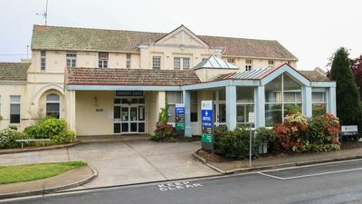 Daylesford Health staff say hospital urgently needs upgrading as town feels pressure of Victoria's health crisis