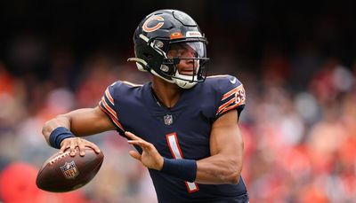 Justin Fields’ breakthrough must come soon, and Bears could help him by providing sturdy defense