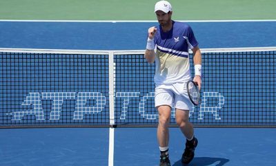 Andy Murray battles form and fitness to defeat Stan Wawrinka