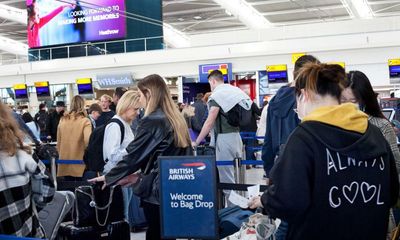 Heathrow passengers face more uncertainty as capacity cap extended