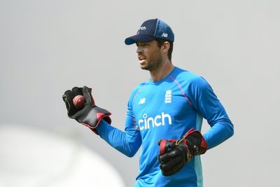 England recall fit-again Foakes for South Africa opener