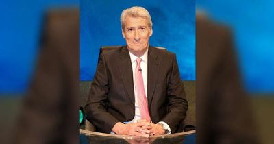 Jeremy Paxman quits University Challenge after 28 years