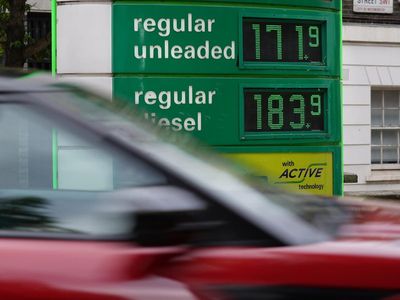 Petrol prices set to fall as oil drops back below Ukraine invasion level