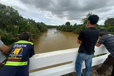 Two teachers jump off bridge, leave farewell letters behind in Trat