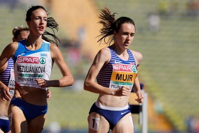 Defending champion Laura Muir eases into European Championships 1500m final