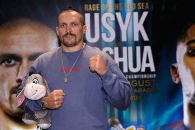 Oleksandr Usyk ‘fit and strong’ for Anthony Joshua bout despite weight loss after Russia’s invasion of Ukraine