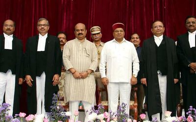 Governor administers oath to new judges of Karnataka HC