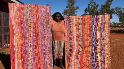 Warlukurlangu artists from Yuendumu sell 250k in paintings at Darwin Aboriginal Art Fair