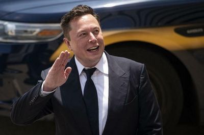 After twitter bid, Elon Musk now sets eye on Manchester United