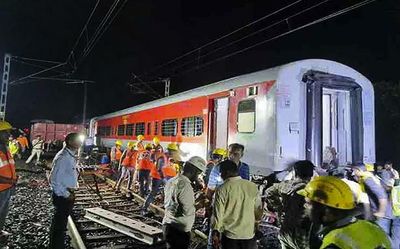 Rajasthan-bound train derails in Maharashtra, no casualties