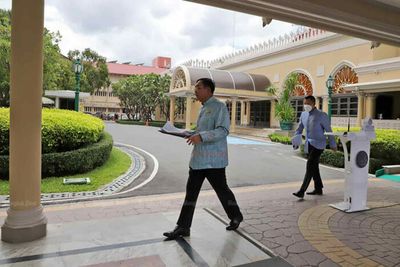 Prayut silent amid tenure controversy
