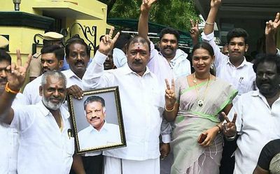 Setback for EPS as Madras HC orders status quo ante as on June 23 with respect to AIADMK leadership