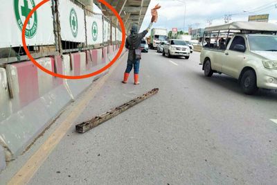 Falling steel mould latest hazard on Rama II Road