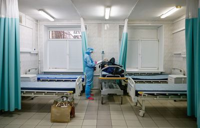 Russia's daily COVID cases cross 30,000 for first time since mid-March