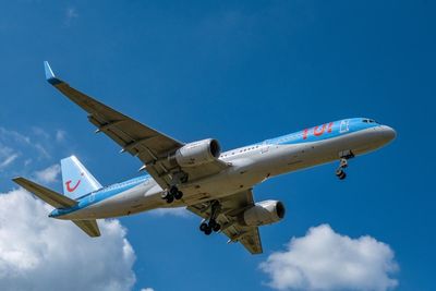 Tui passengers tackle man as he tries to open plane door mid-flight