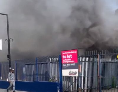 Southwark fire: London train services disrupted as 70 firefighters tackle huge blaze near railway